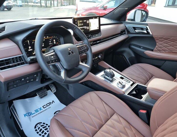 Mitsubishi Outlander SUV 2,4 l 225 kw