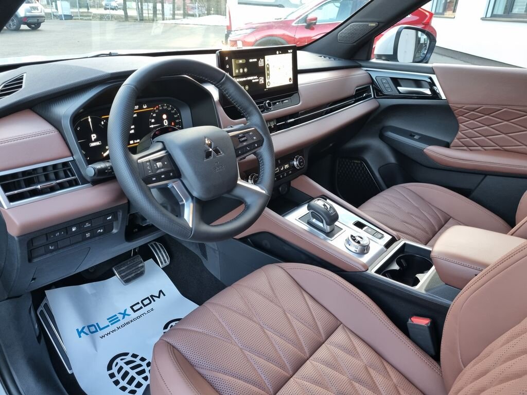 Mitsubishi Outlander SUV 2,4 l 225 kw