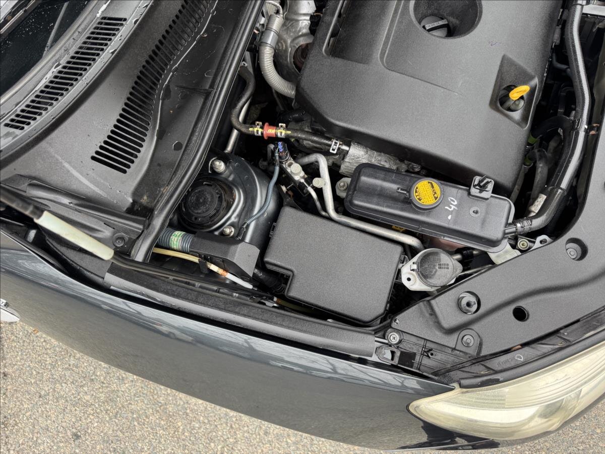 Toyota RAV4 SUV / Terénní 2,2 l 100 kw