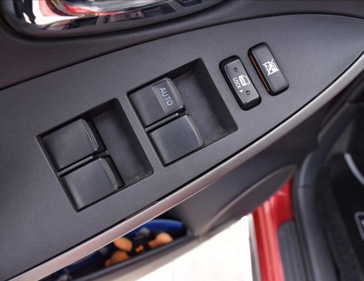 Toyota RAV4 SUV / Terénní 2,2 l 100 kw