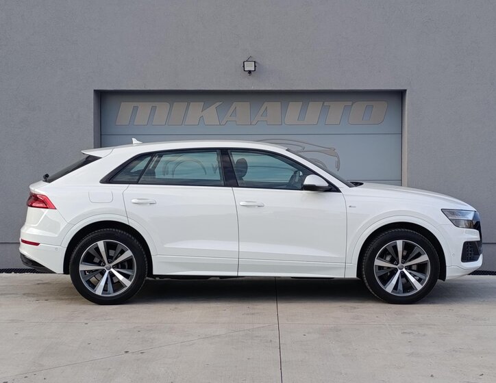 Audi Q8 SUV / Terénní 3,0 l 210 kw