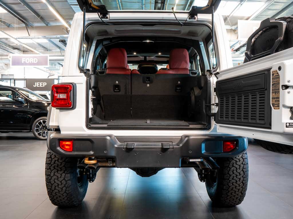 Jeep Wrangler Ostatní 6,4 l 350 kw