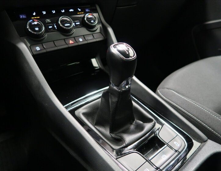 Škoda Karoq SUV 1,5 l 110 kw