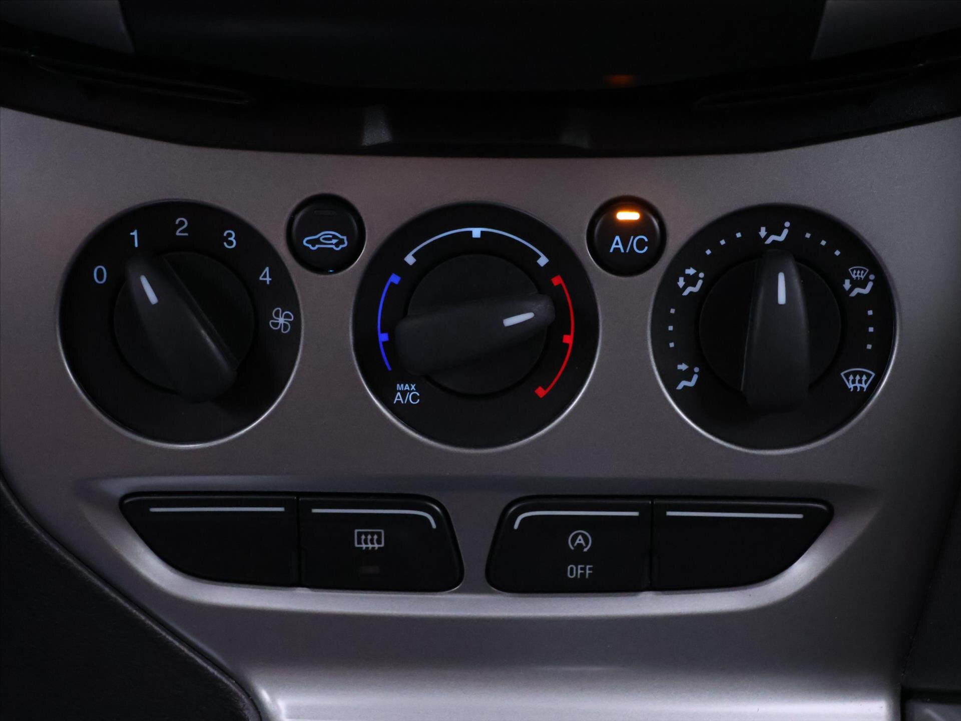 Ford Focus Kombi 998,0 74 kw