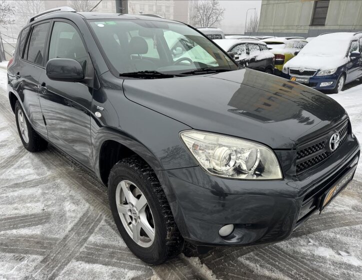 Toyota RAV4 SUV 2,2 l 100 kw
