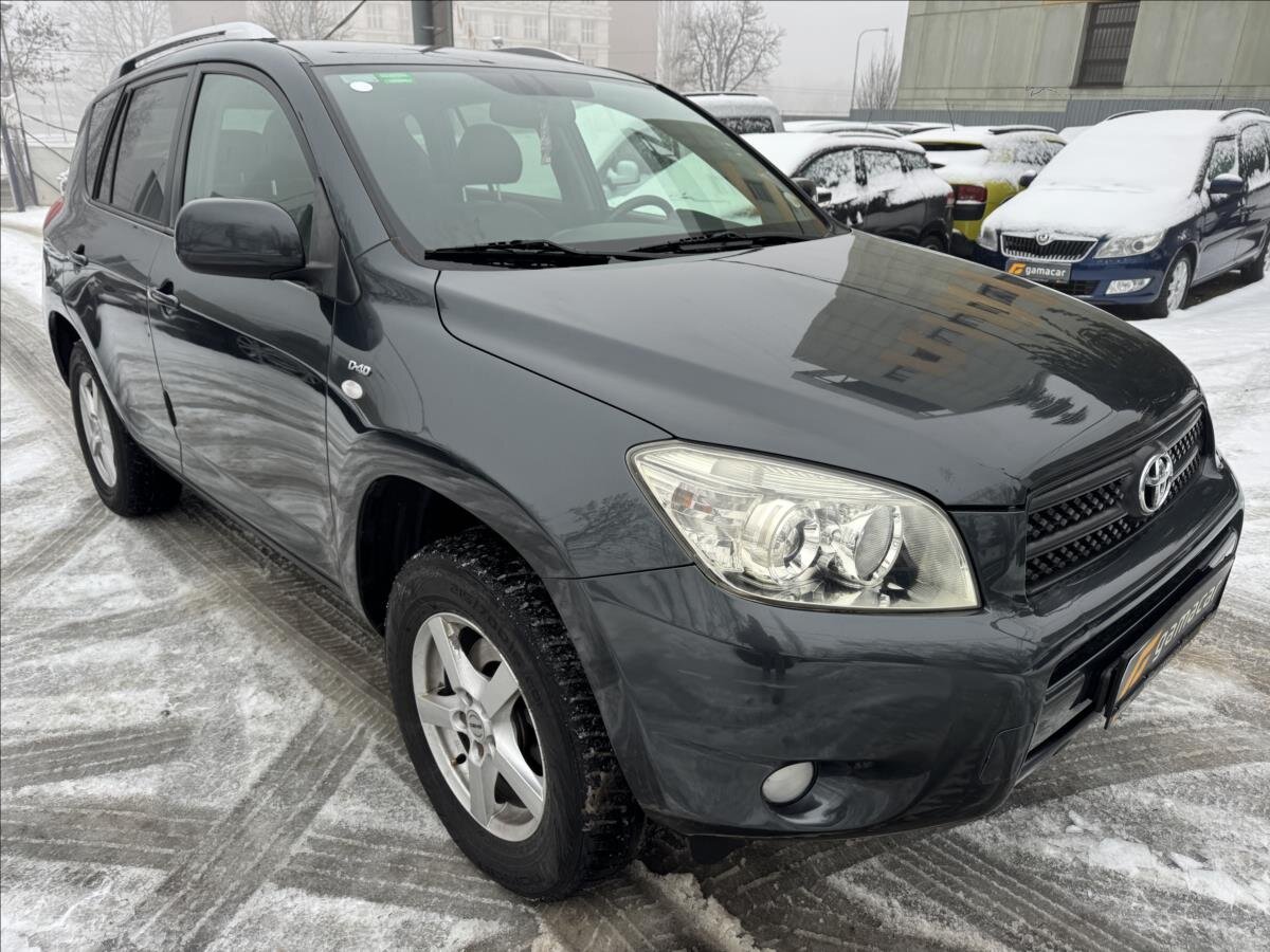 Toyota RAV4 SUV 2,2 l 100 kw