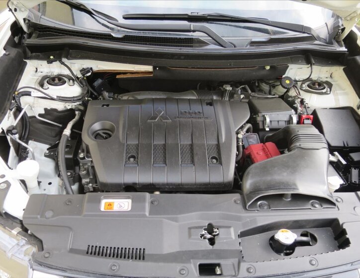 Mitsubishi Outlander SUV / Terénní 2,3 l 110 kw