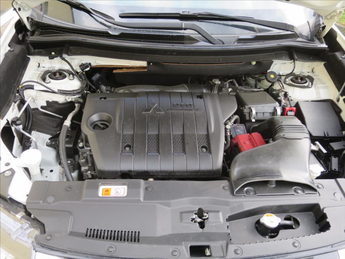 Mitsubishi Outlander SUV / Terénní 2,3 l 110 kw