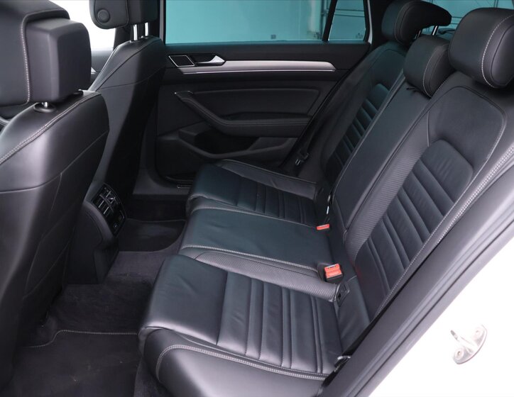 Volkswagen Passat Kombi 2,0 l 206 kw