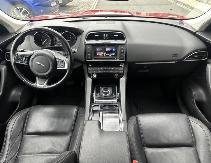 Jaguar F-Pace 14