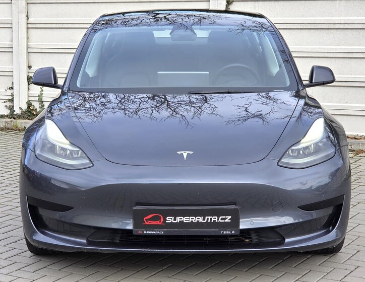 Tesla Model 3 Sedan 0,0 208 kw