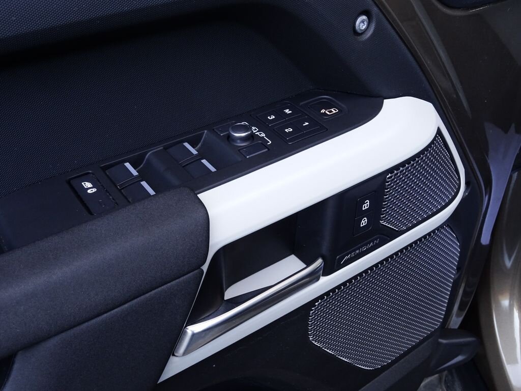 Land Rover Defender SUV / Terénní 3,0 l 221 kw