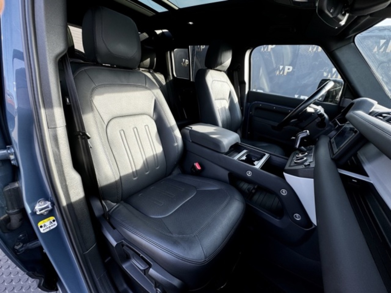 Land Rover Defender 19