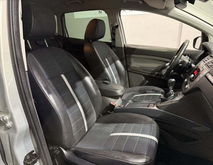 Ford Kuga SUV / Terénní 2,0 l 100 kw