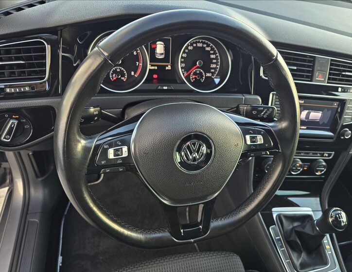 Volkswagen Golf 12