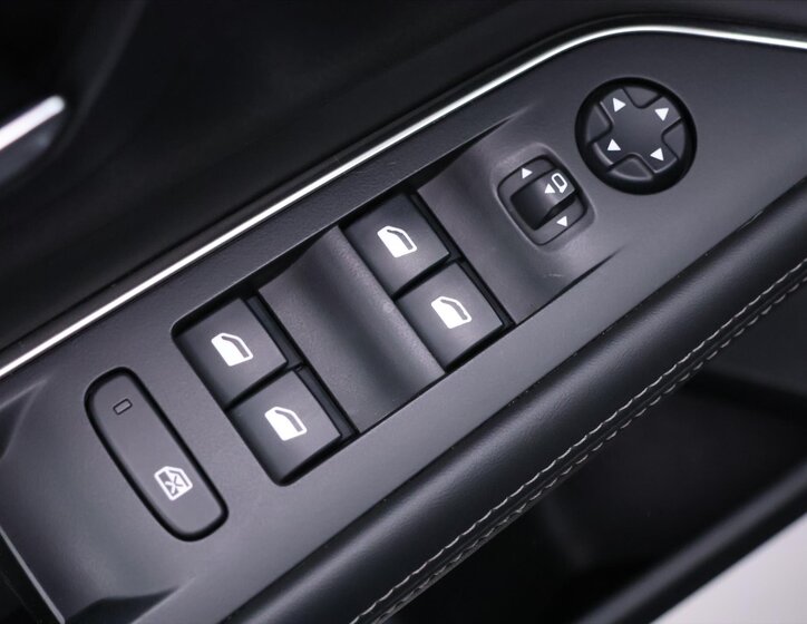 Peugeot 3008 SUV 1,2 l 96 kw