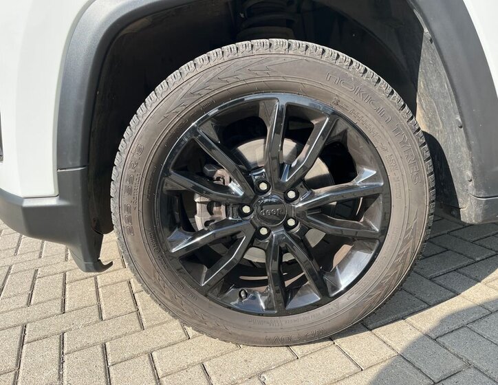 Jeep Compass SUV / Terénní 1,3 l 96 kw