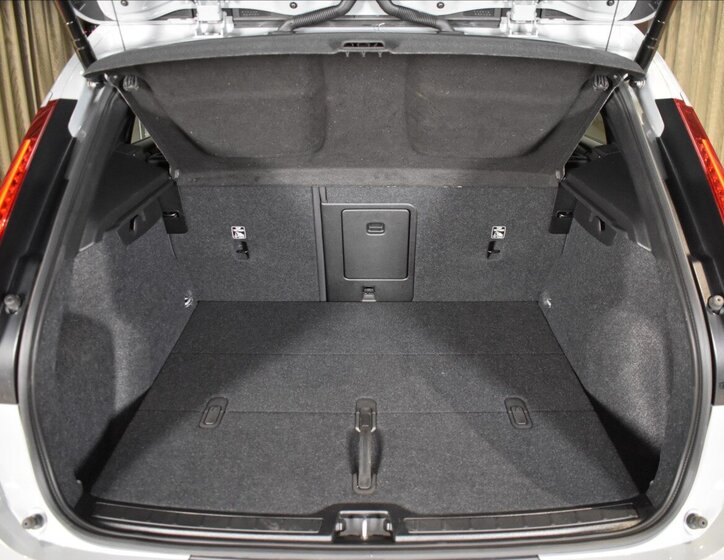 Volvo EX40 SUV / Terénní 0,0 185 kw