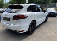 Porsche Cayenne 8