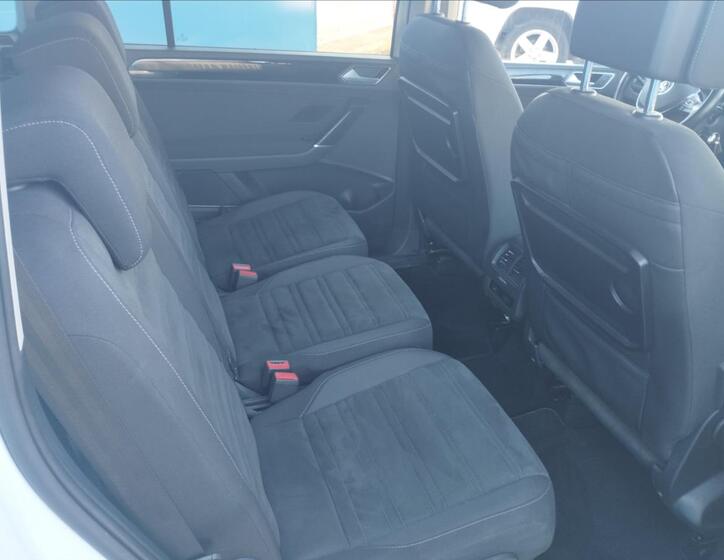 Volkswagen Touran 9