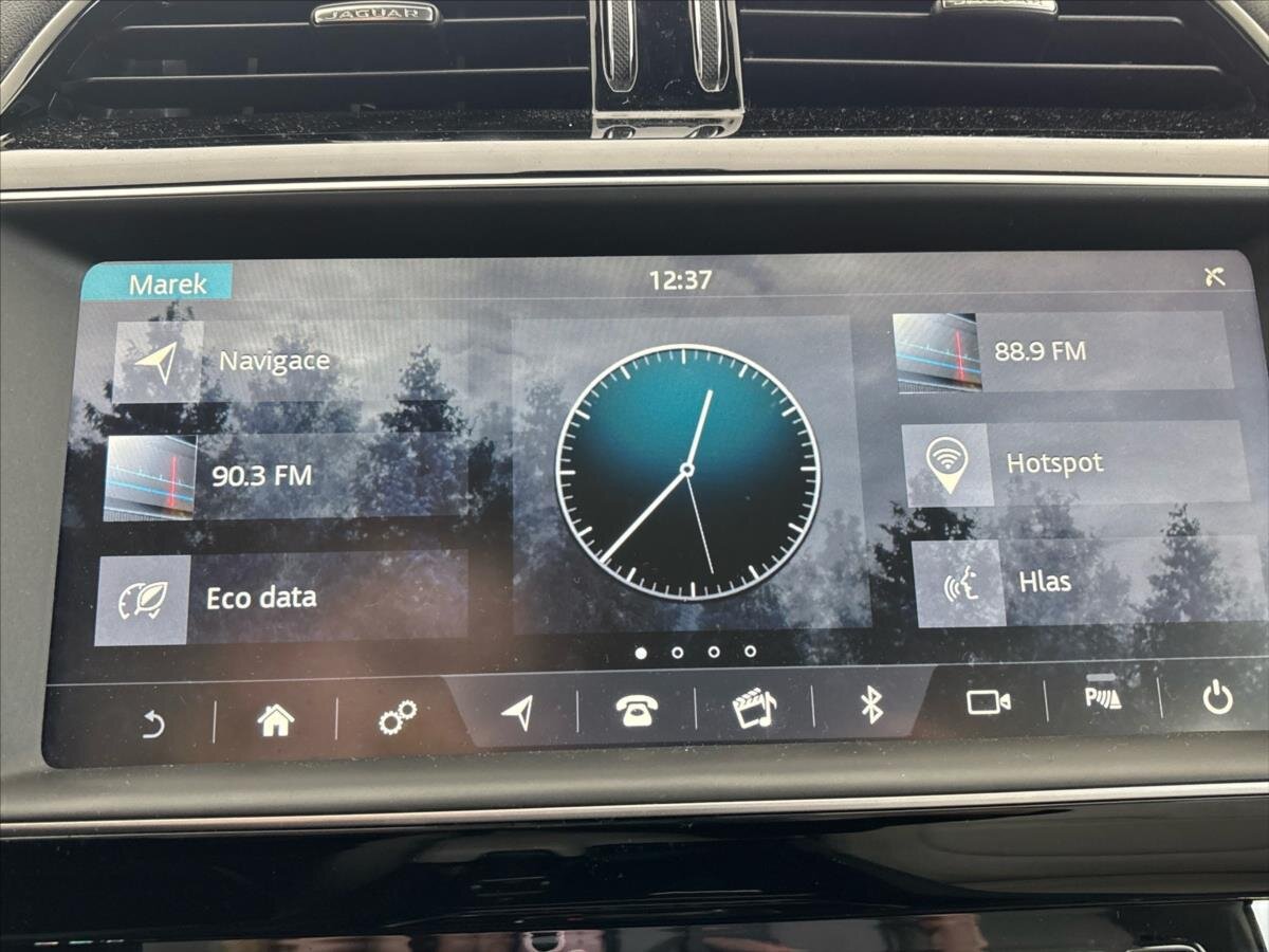 Jaguar F-Pace SUV / Terénní 2,0 l 132 kw