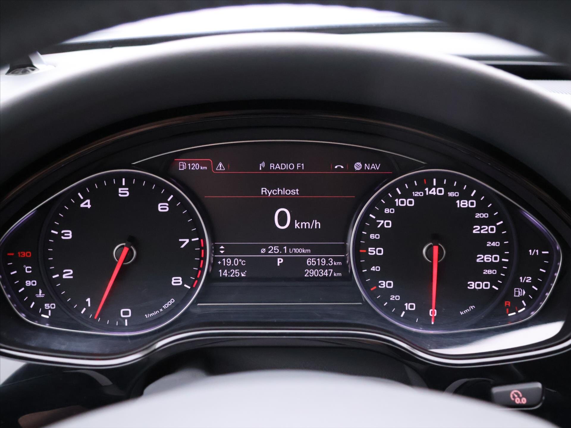 Audi A8 Sedan / Limuzína 4,2 l 273 kw