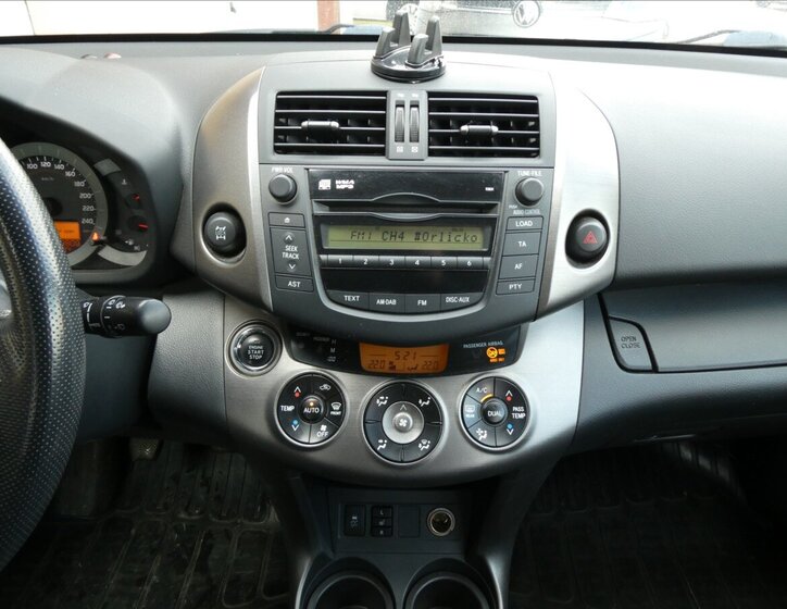 Toyota RAV4 SUV / Terénní 2,2 l 110 kw