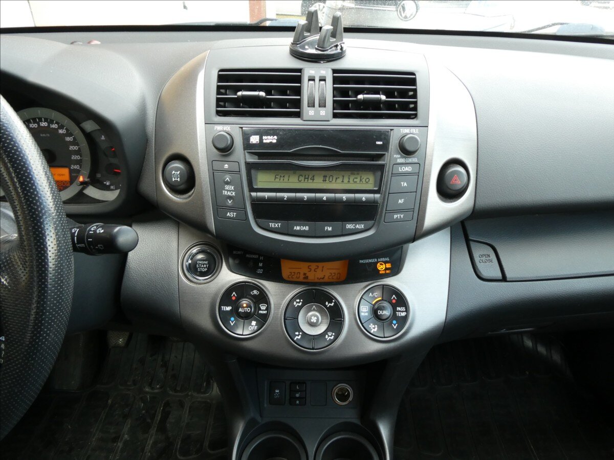 Toyota RAV4 SUV / Terénní 2,2 l 110 kw
