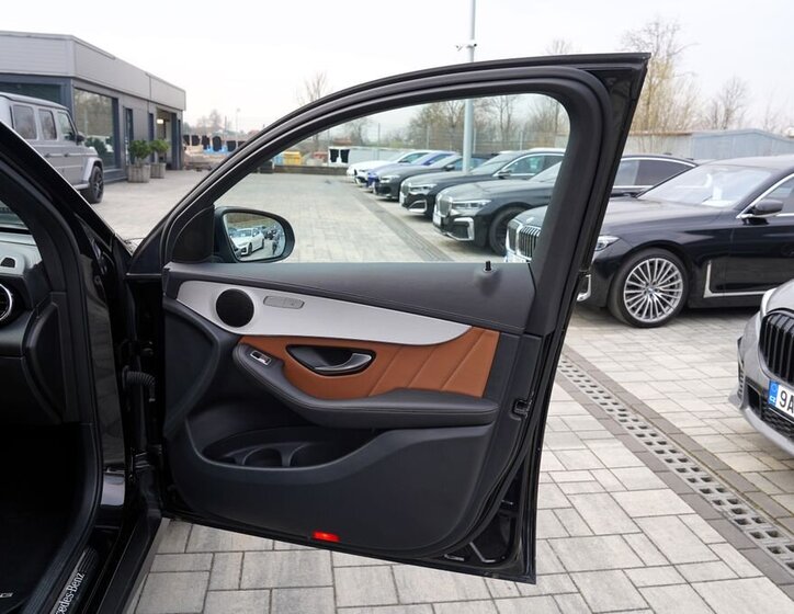 Mercedes-Benz GLC SUV / Terénní 2,0 l 143 kw