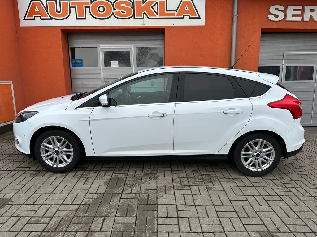 Ford Focus Hatchback 998,0 92 kw