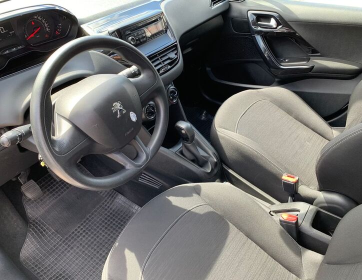 Peugeot 208 13
