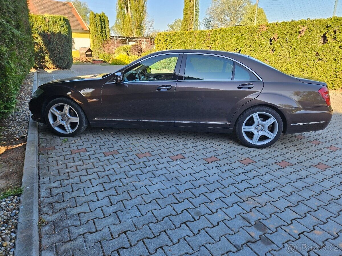 Mercedes-Benz Ostatní Sedan / Limuzína 0,0 0