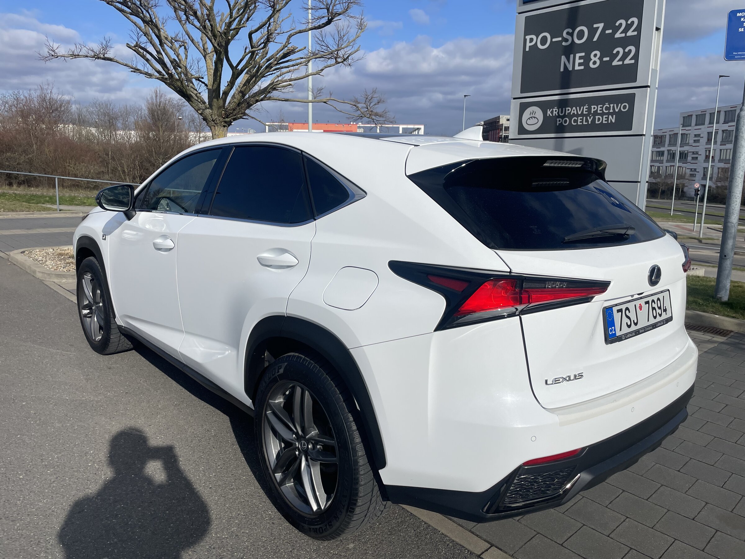 Lexus NX 300h CUV / Crossover 2,5 l 145 kw
