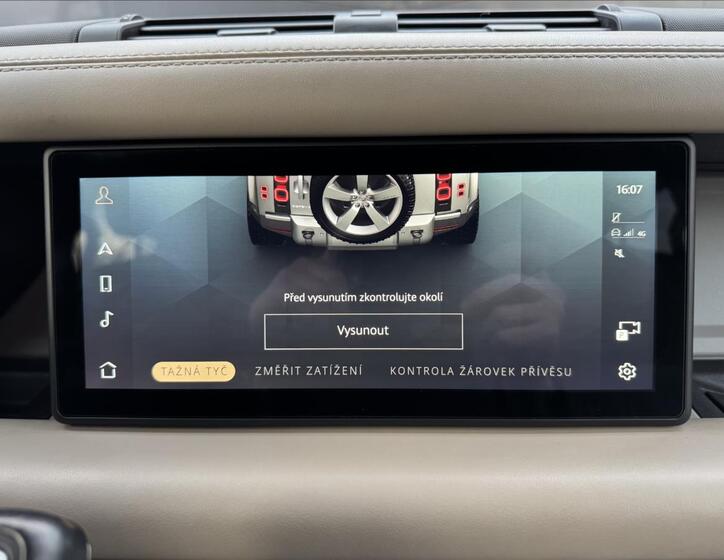 Land Rover Defender 24