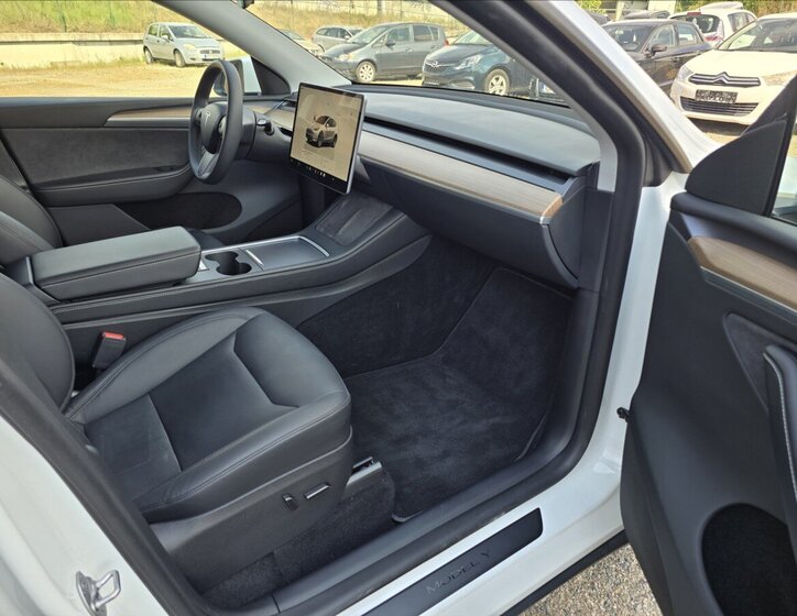 Tesla Model Y SUV / Terénní 0,0 378 kw