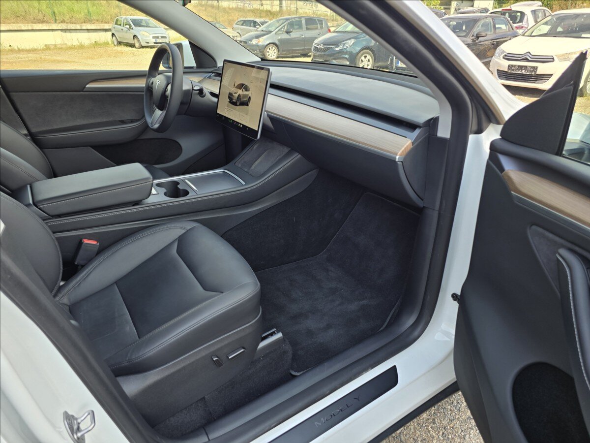 Tesla Model Y SUV / Terénní 0,0 378 kw