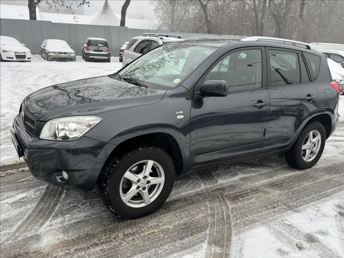 Toyota RAV4 SUV 2,2 l 100 kw