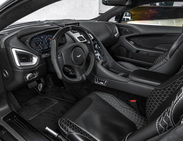 Aston Martin Vanquish 22