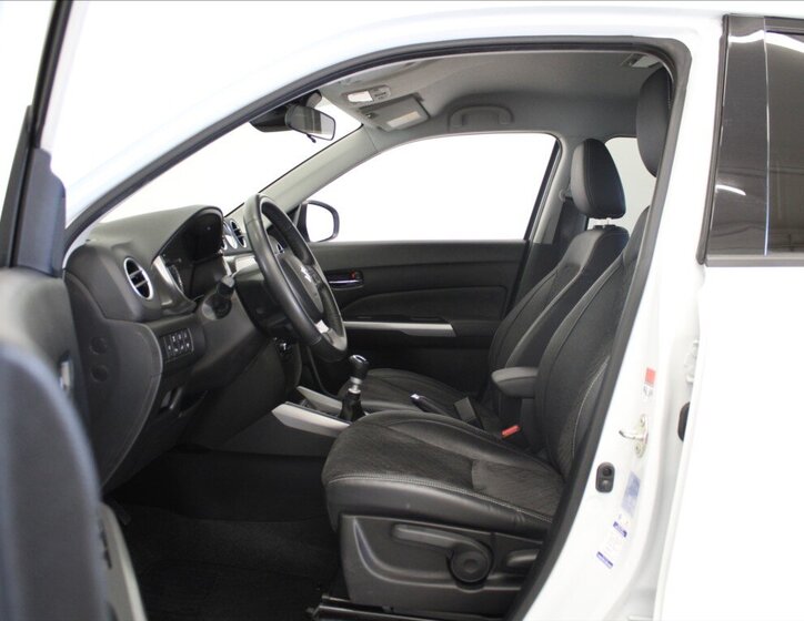 Suzuki Vitara SUV / Terénní 1,4 l 95 kw