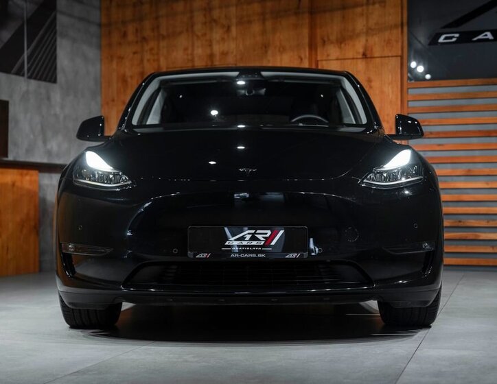 Tesla Model Y 6