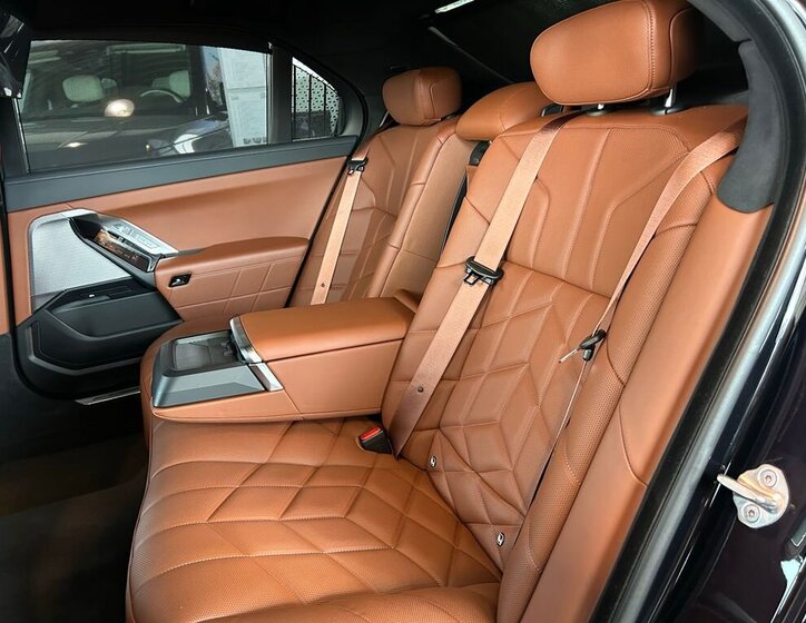 BMW i7 Sedan / Limuzína 0,0 400 kw