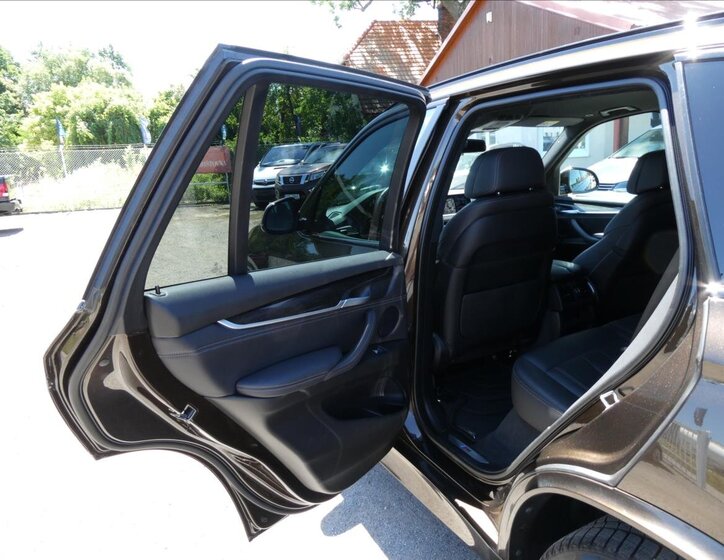 BMW X5 SUV 3,0 l 280 kw