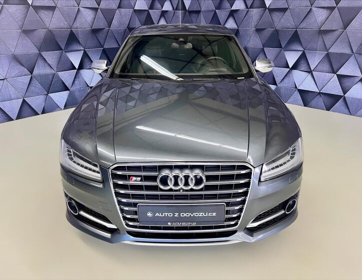 Audi S8 3