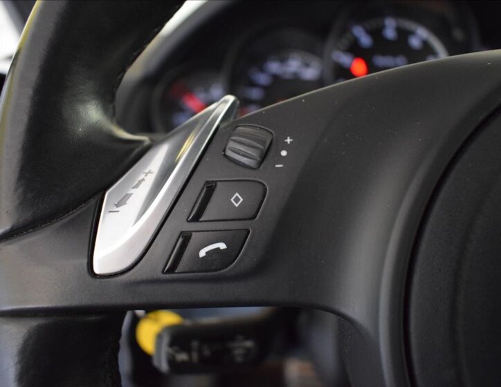 Porsche Cayenne SUV / Terénní 4,8 l 405 kw