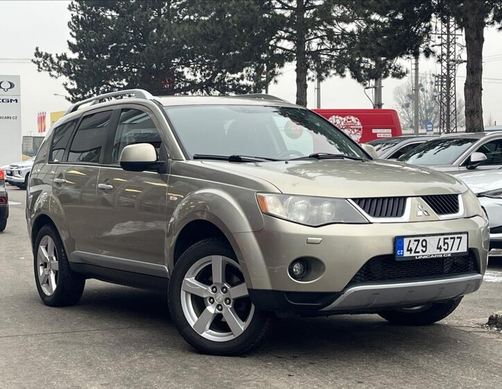 Mitsubishi Outlander SUV / Terénní 2,0 l 103 kw