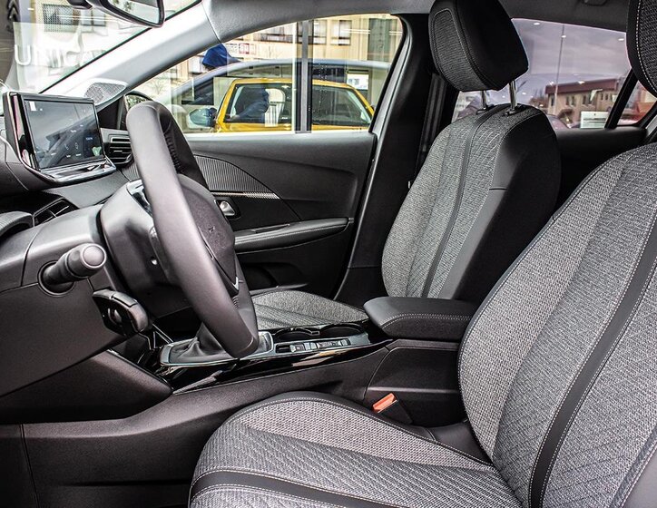 Peugeot 208 Hatchback 1,2 l 81 kw