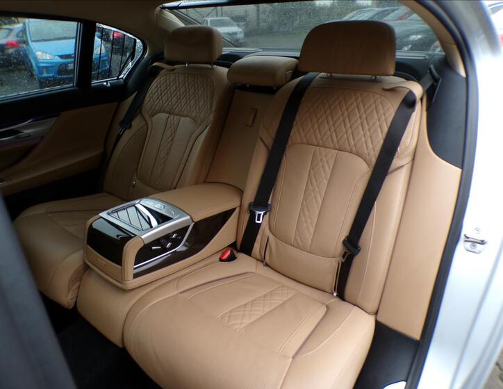 BMW Řada 7 28
