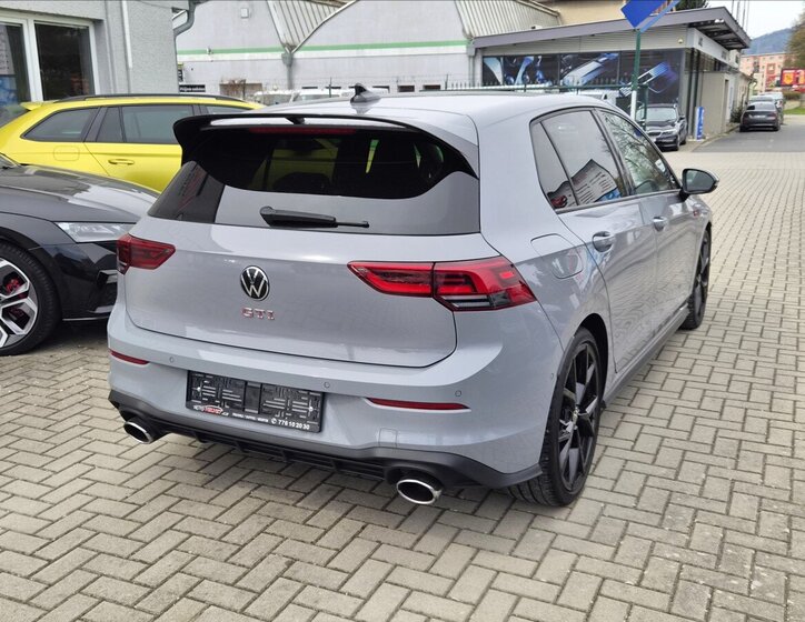 Volkswagen Golf Hatchback 2,0 l 221 kw