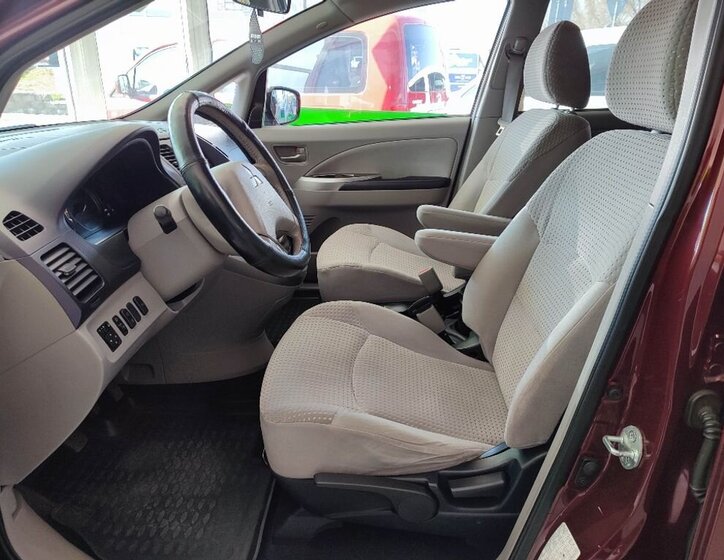 Mitsubishi Grandis MPV 2,4 l 121 kw