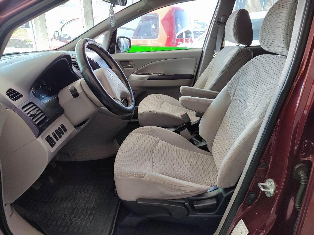 Mitsubishi Grandis MPV 2,4 l 121 kw